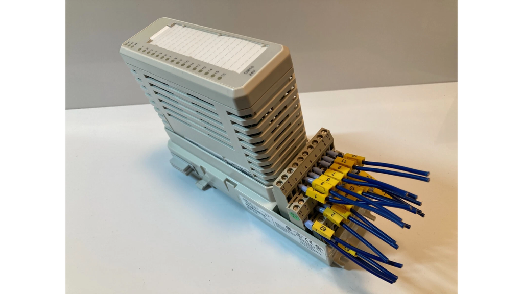 ABB DI810 digital input modul 24V 16 kanaler DIN Rail
