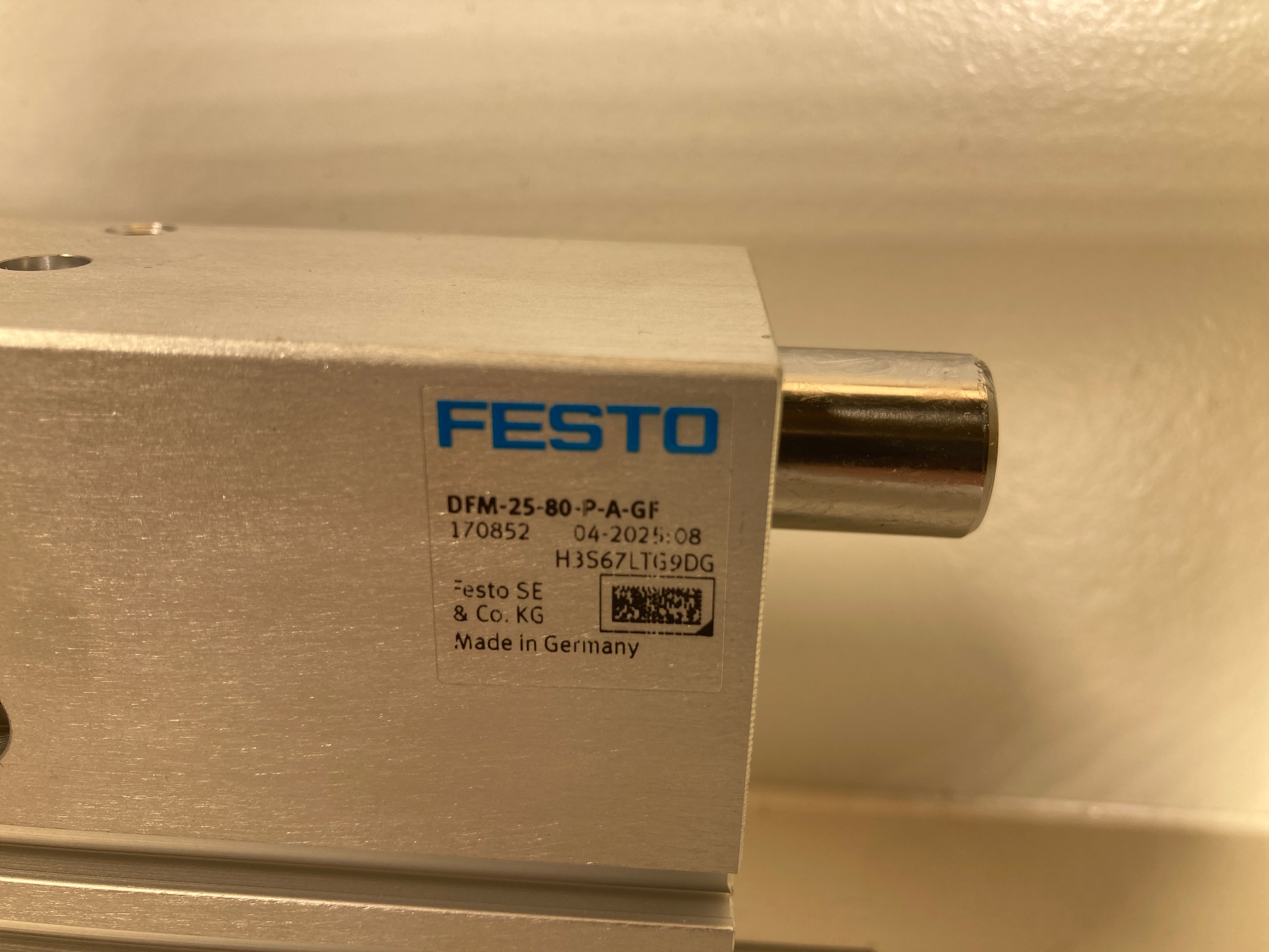 Festo DFM-25-80-P-A-GF guided drive cylinder 25mm bore 80mm stroke pneumatic
