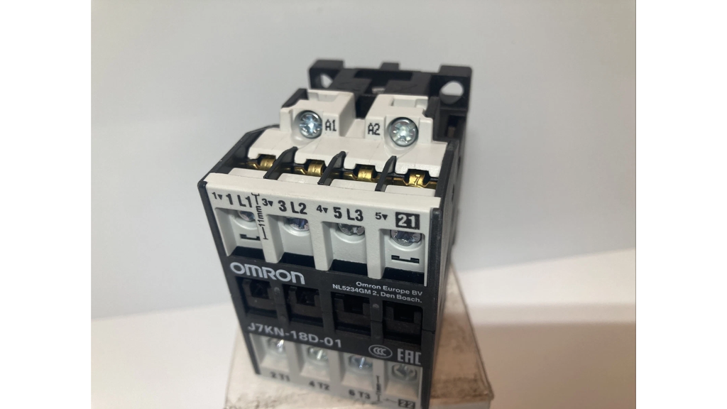 OMRON J7KN-18D-01 magnetic contactor 24V AC 7.5kW for industrial motor control
