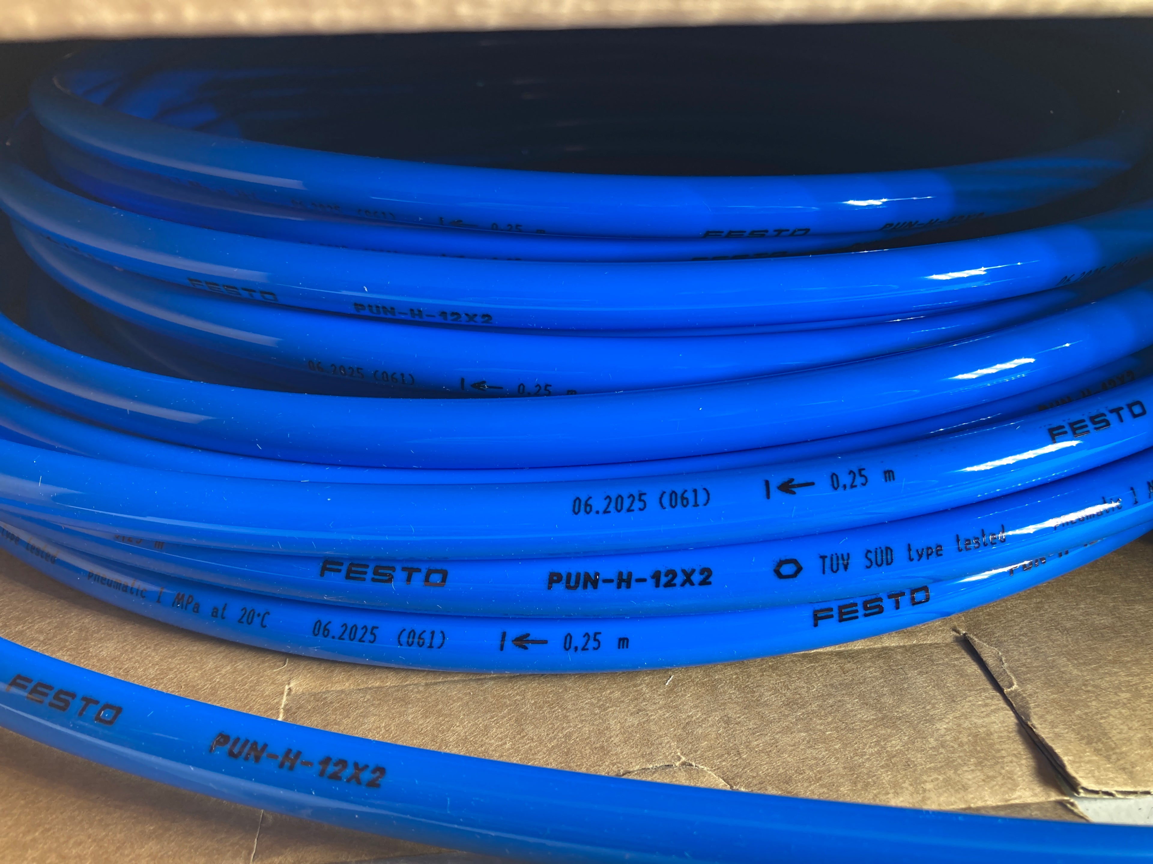 FESTO PUN-H-12X2-BL-25  8204442