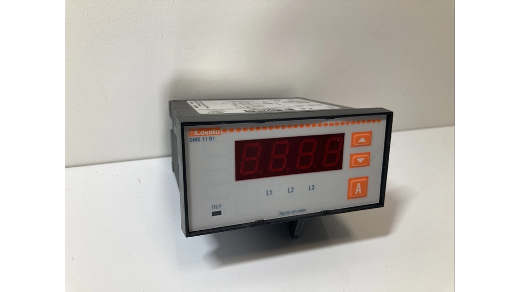 Lovato DMK11-R1 digital amperemeter True RMS 3-fase med beskyttelsesrelæ
