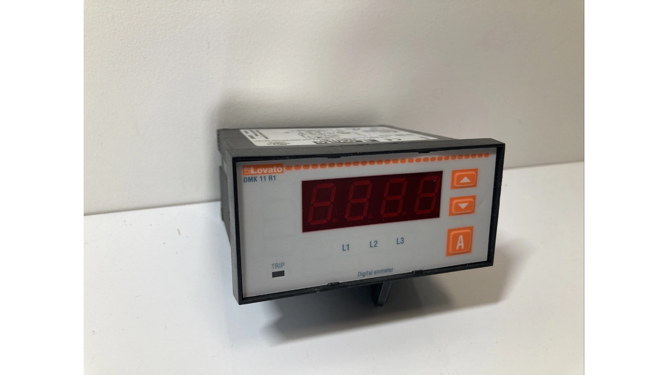 Lovato DMK11-R1 digital amperemeter True RMS 3-fase med beskyttelsesrelæ
