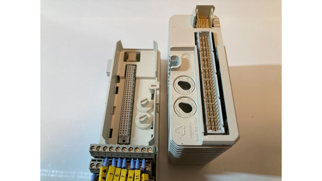 ABB DI810 digital input modul 24V 16 kanaler DIN Rail
