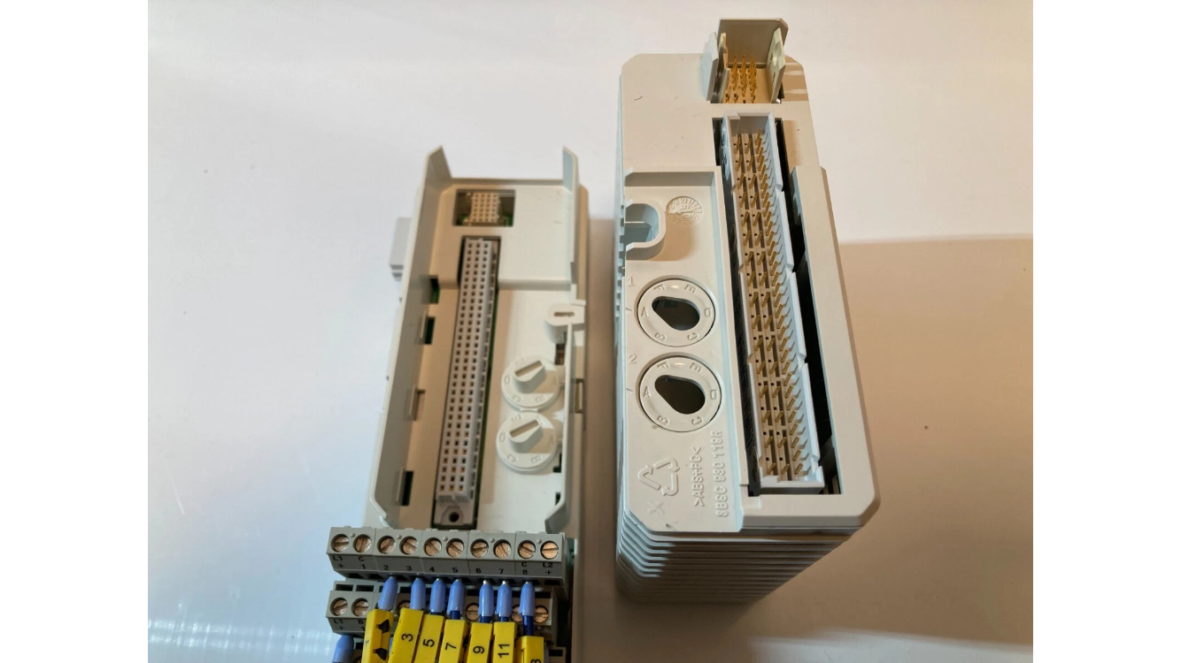 ABB DI810 digital input modul 24V 16 kanaler DIN Rail
