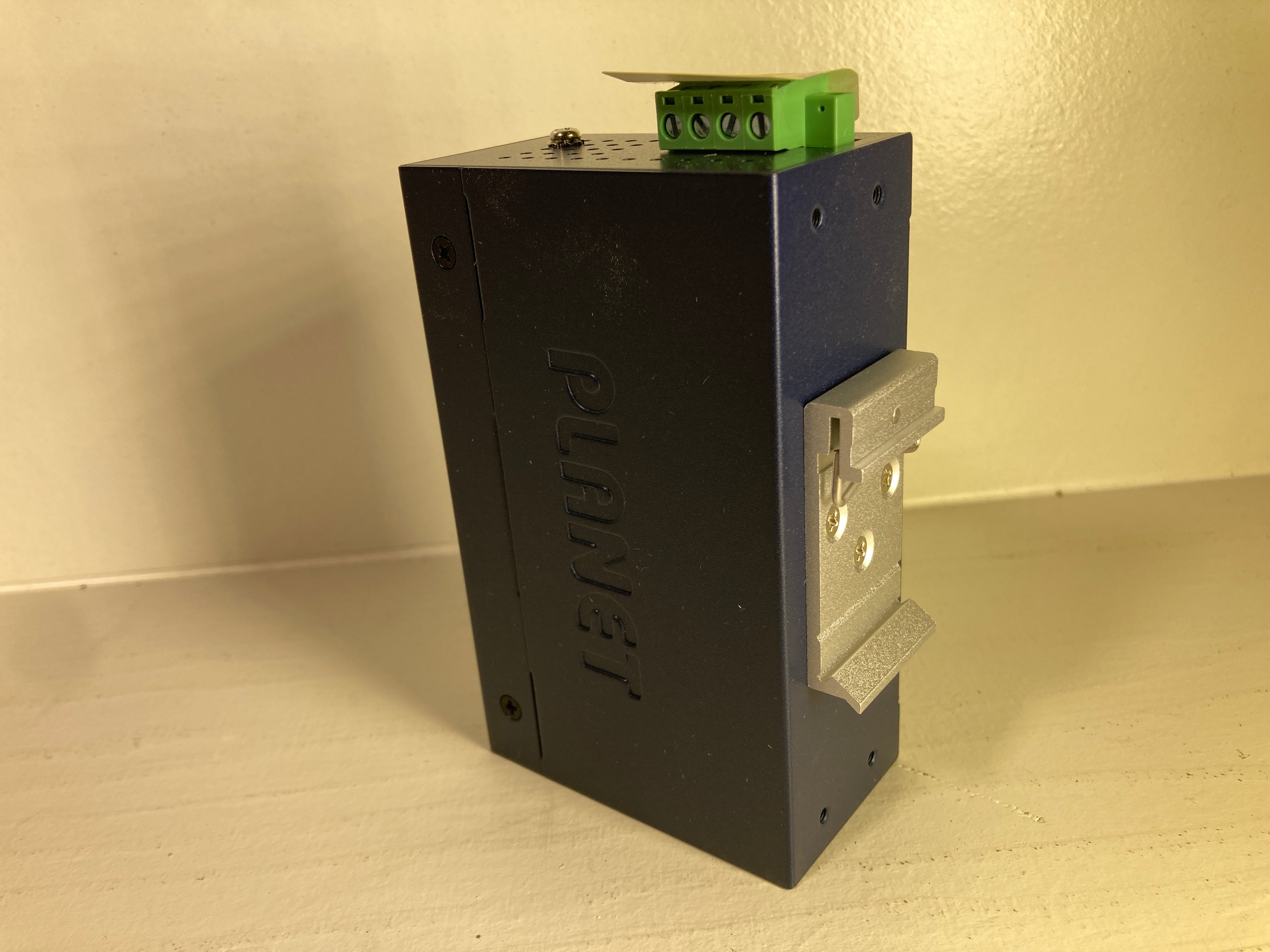 PLANET IPOE-270 Netværksswitch