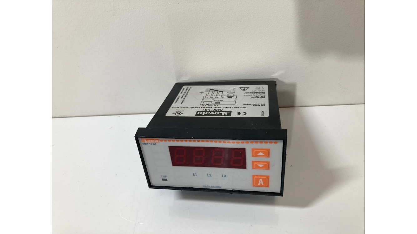 Lovato DMK11-R1 digital amperemeter True RMS 3-fase med beskyttelsesrelæ
