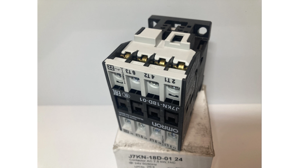 OMRON J7KN-18D-01 magnetic contactor 24V AC 7.5kW for industrial motor control
