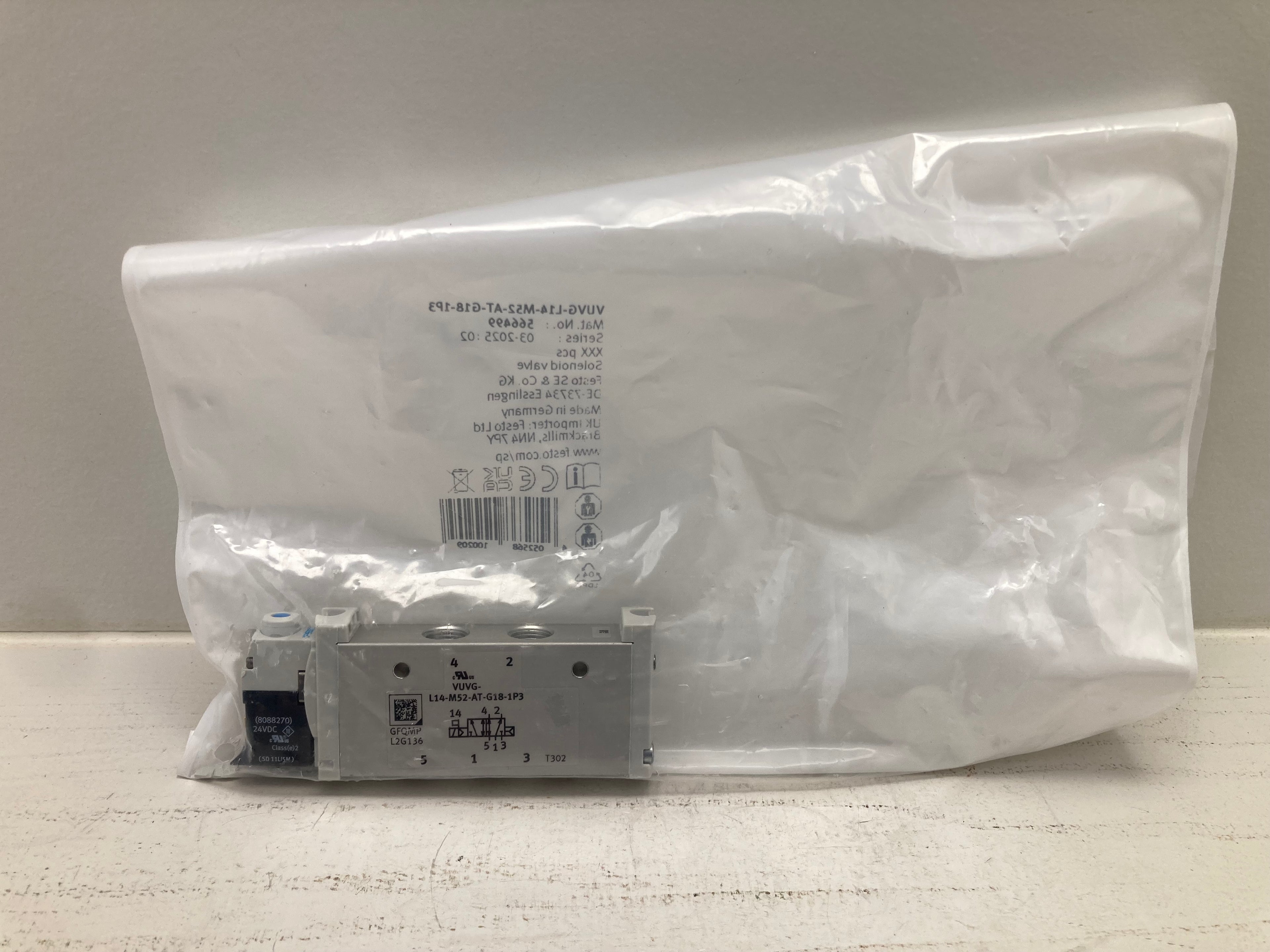 Festo VUVG-L14-M52-AT-G18-1P3 solenoid valve 5/3-way 24VDC
