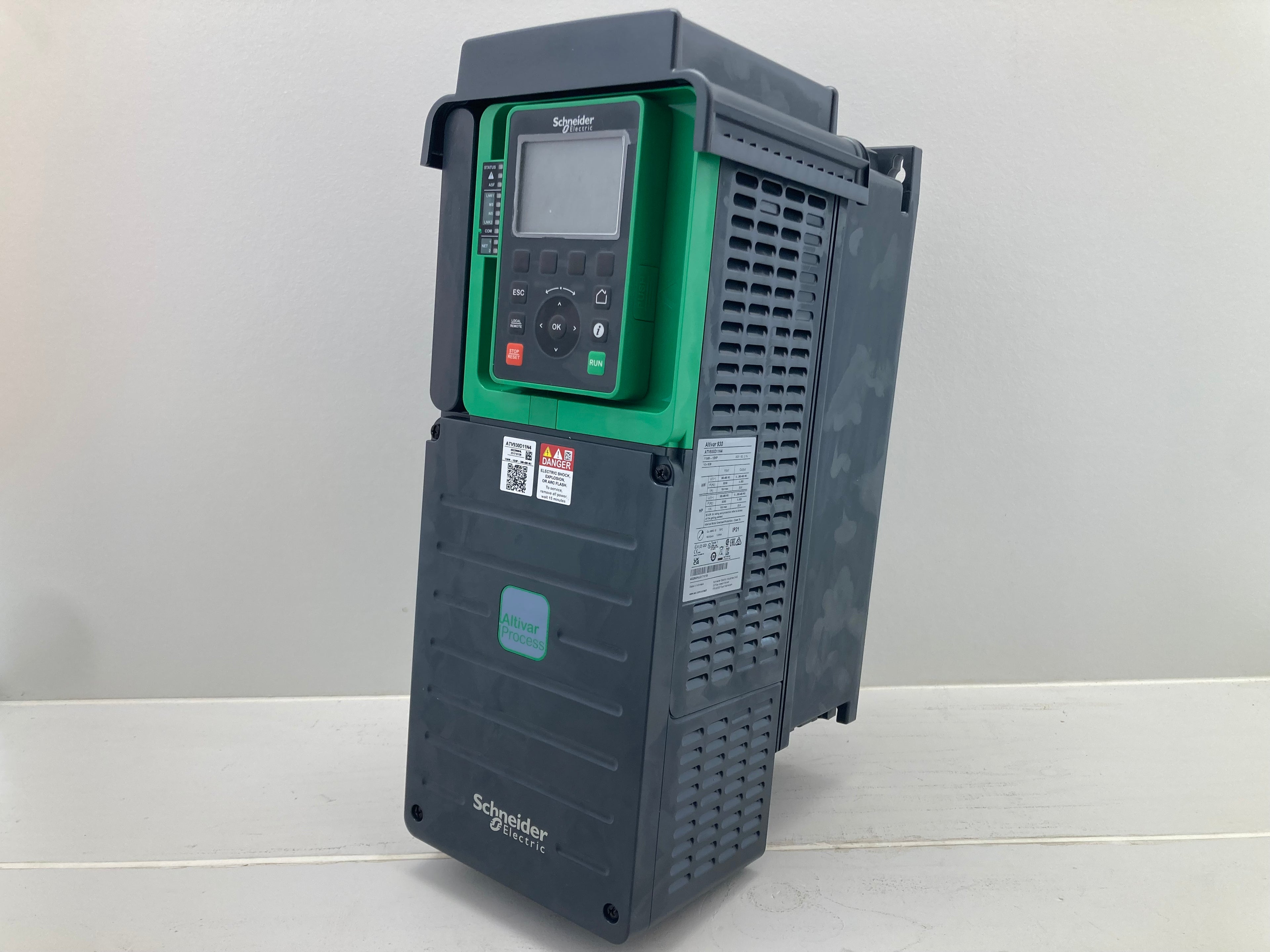 Schneider Electric Altivar 930 Frequency Drive 11kW 15HP ATV930D11N4 - 1 pc. (New