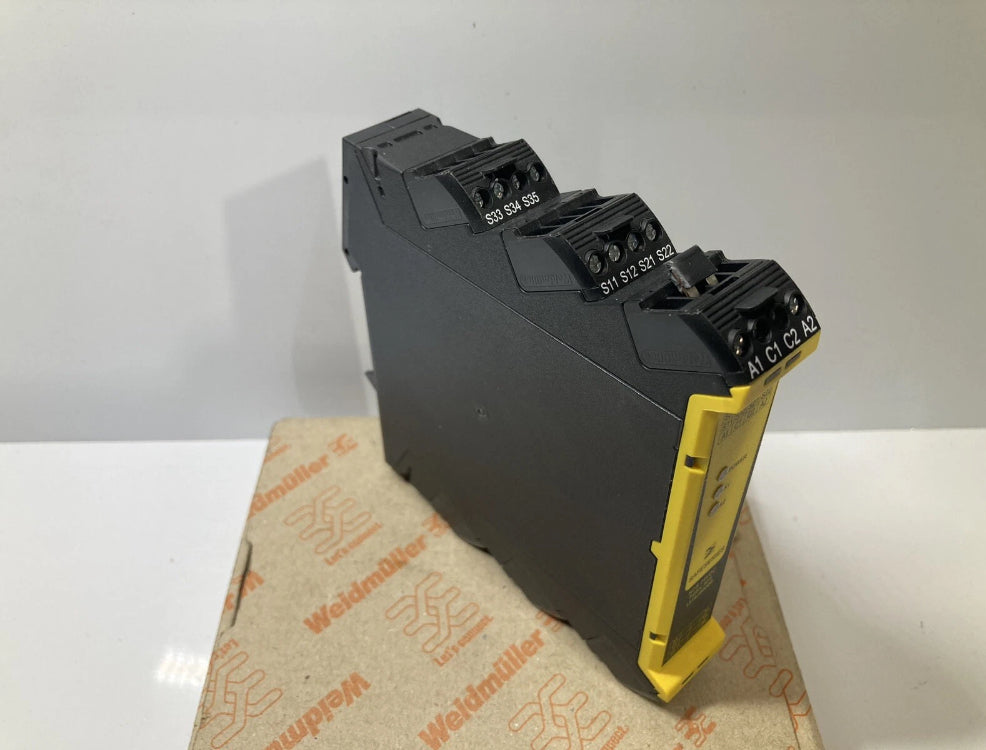 Weidmüller 1319280000 SCS 24VDC P2SIL3ES SafeSeries safety relay with SIL3 and PL e certification
