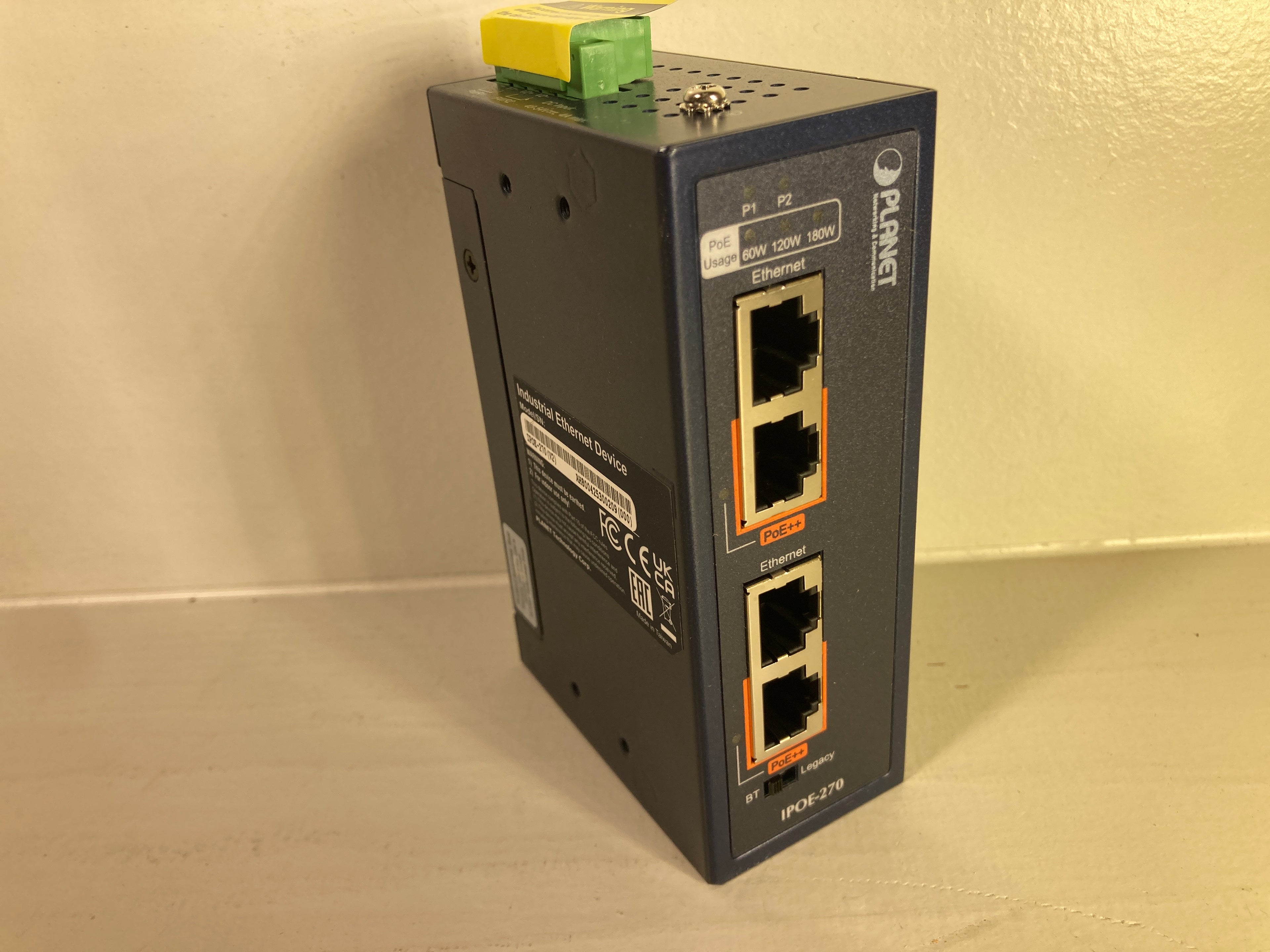 PLANET IPOE-270 Netværksswitch