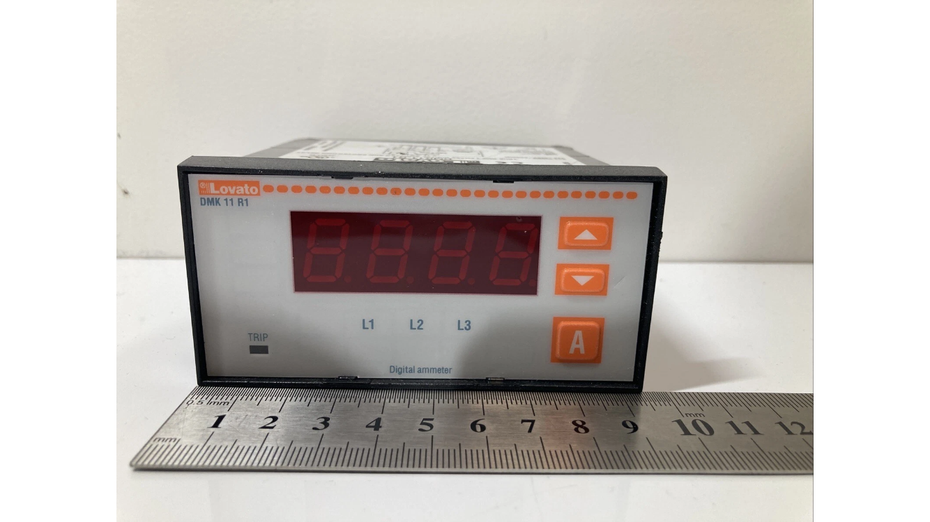 Lovato DMK11-R1 digital amperemeter True RMS 3-fase med beskyttelsesrelæ
