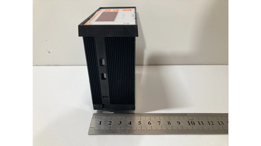 Lovato DMK11-R1 digital amperemeter True RMS 3-fase med beskyttelsesrelæ
