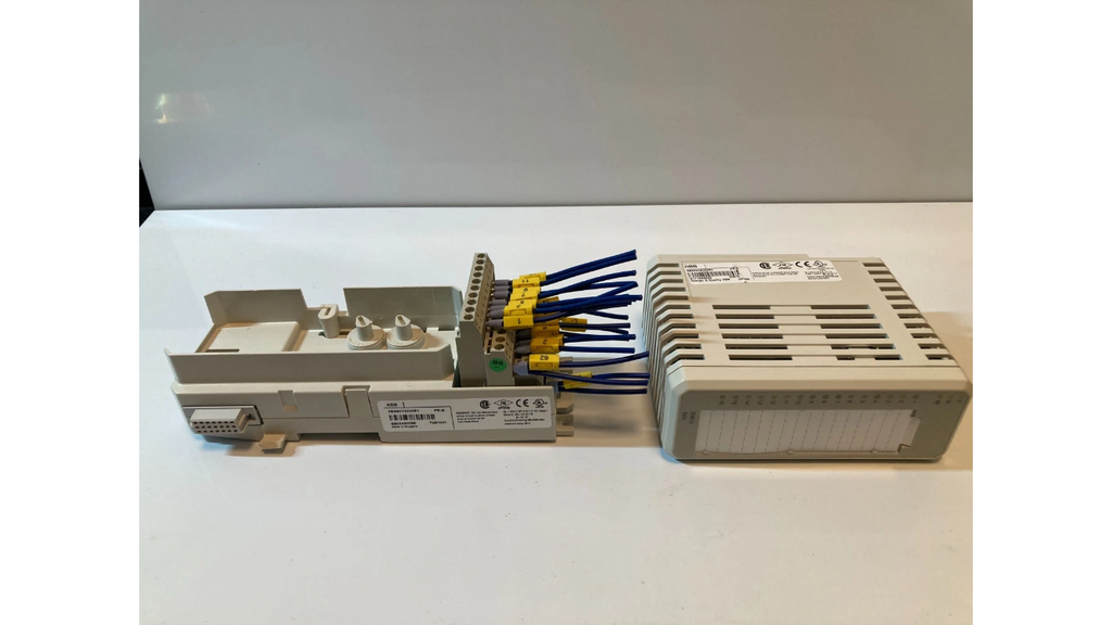 ABB DI810 digital input modul 24V 16 kanaler DIN Rail

