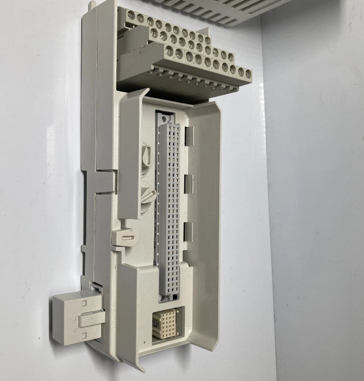 ABB AO810 3BSE008522R1 Power PLC Module / 3BSE013230R1 TU810V1