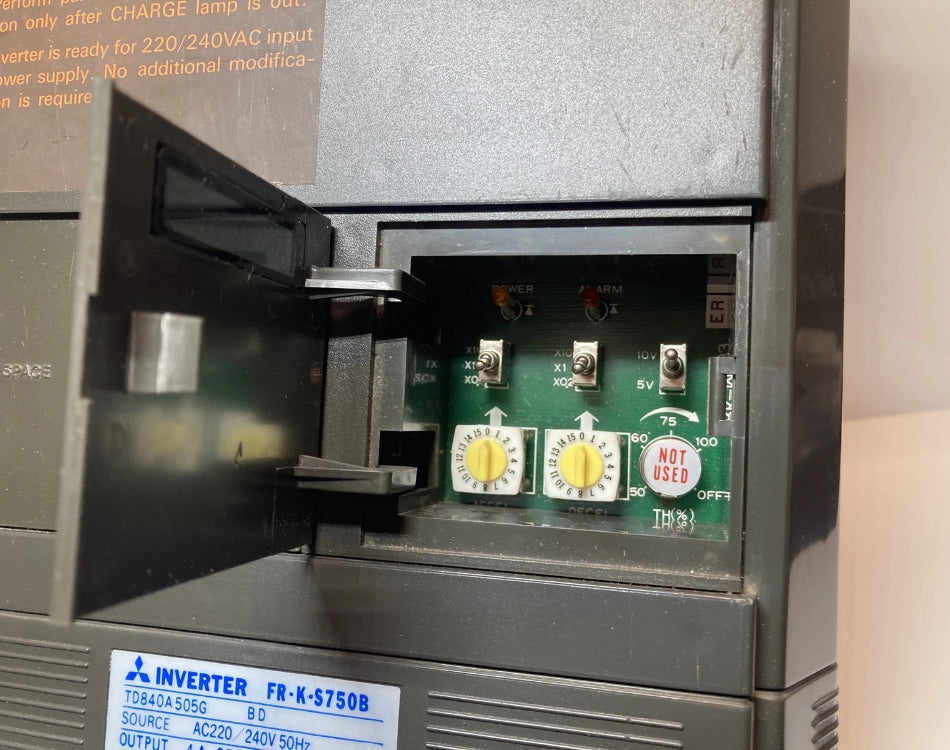 Mitsubishi Freqrol-K Inverter FR-K-S750B frequency inverter 0.75kW for motor speed control
