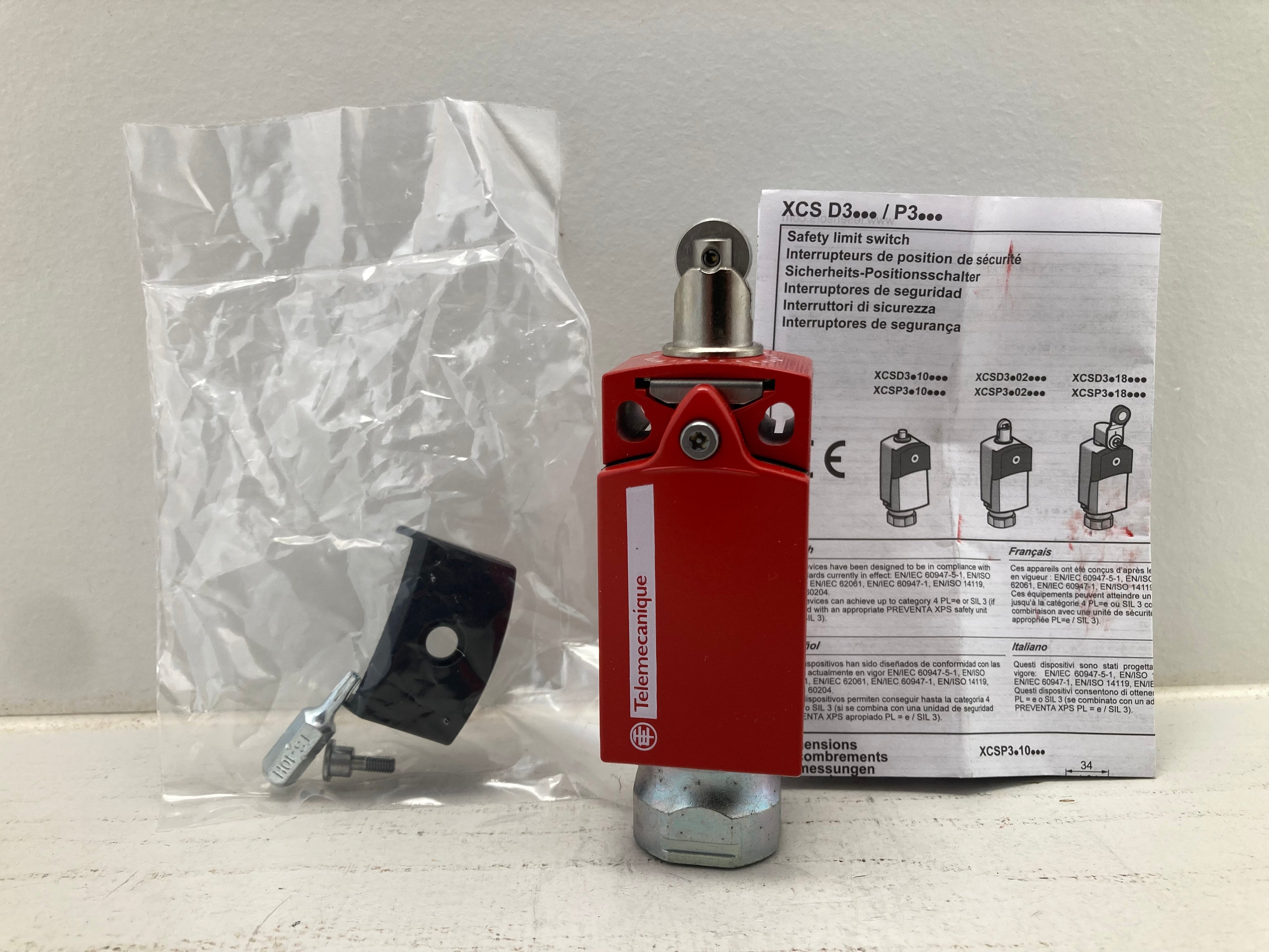 Telemecanique XCSD3902P20 safety limit switch IP66/IP67
