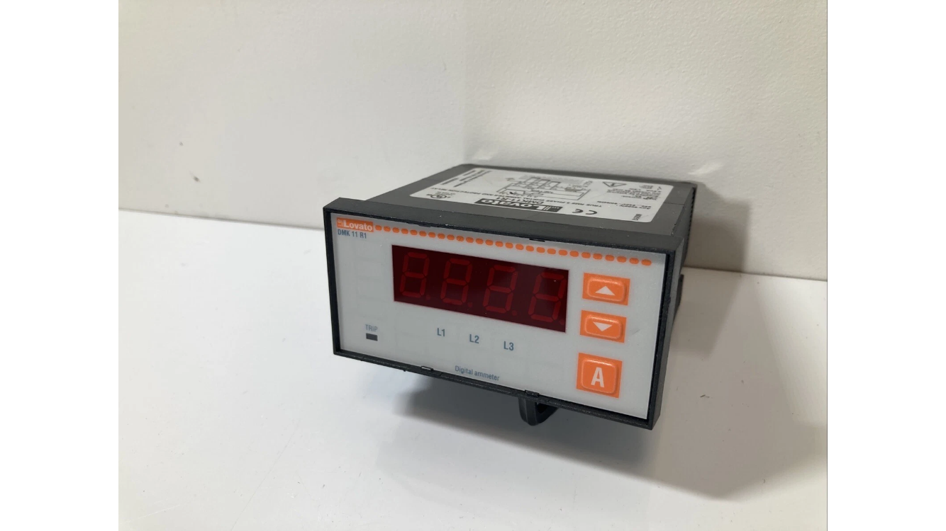Lovato DMK11-R1 digital amperemeter True RMS 3-fase med beskyttelsesrelæ
