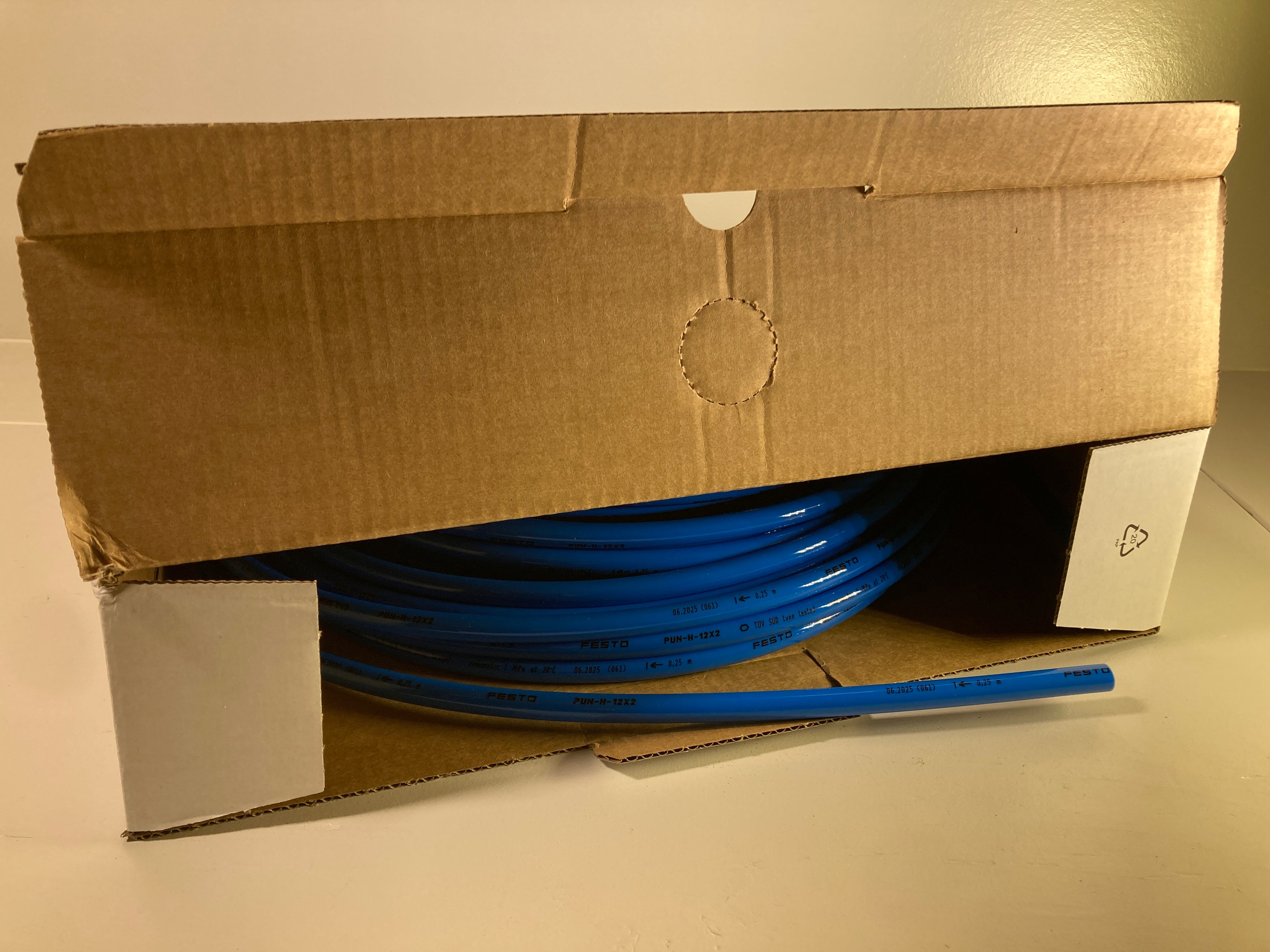 FESTO PUN-H-12X2-BL-25  8204442