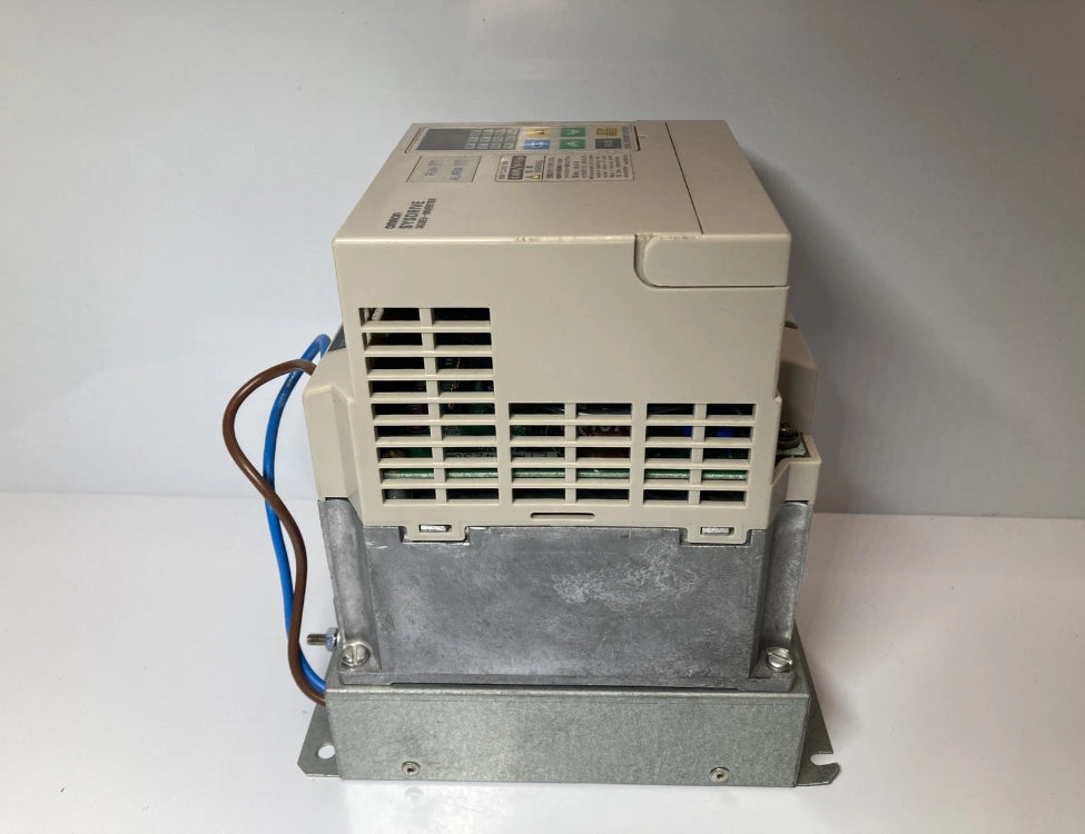 OMRON SYSDRIVE 3G3EV - AB004M-CE INVERTER 200V 0,4KW M-TYPE
