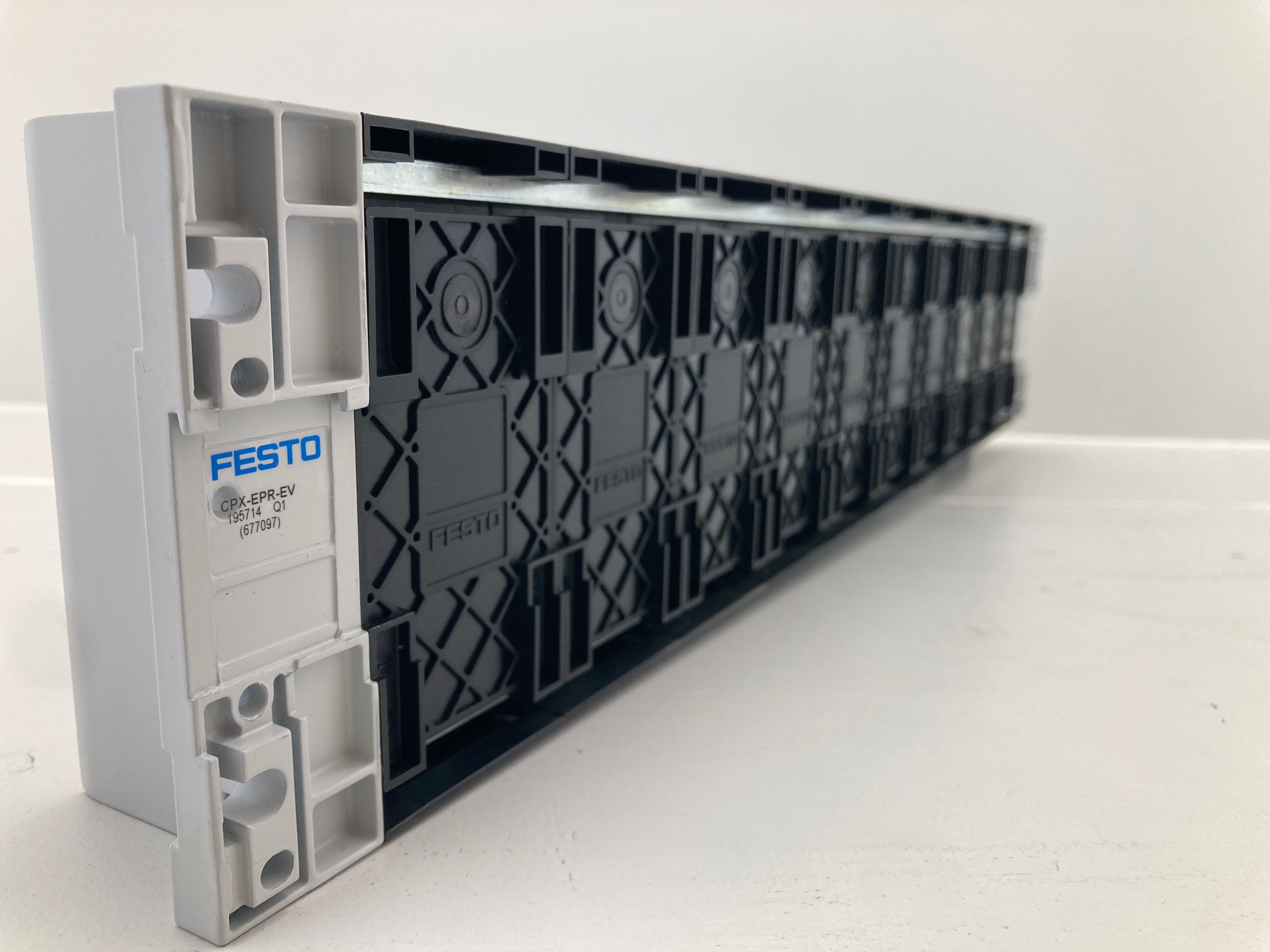 Festo CPX – Komplet Modulrack med 11 Moduler (GE-EV-S, FB37, I/O-moduler + 7× M8-3POL)