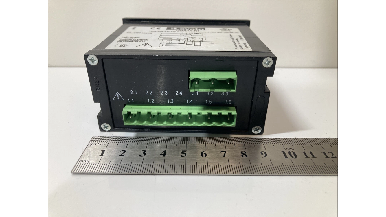 Lovato DMK11-R1 digital amperemeter True RMS 3-fase med beskyttelsesrelæ
