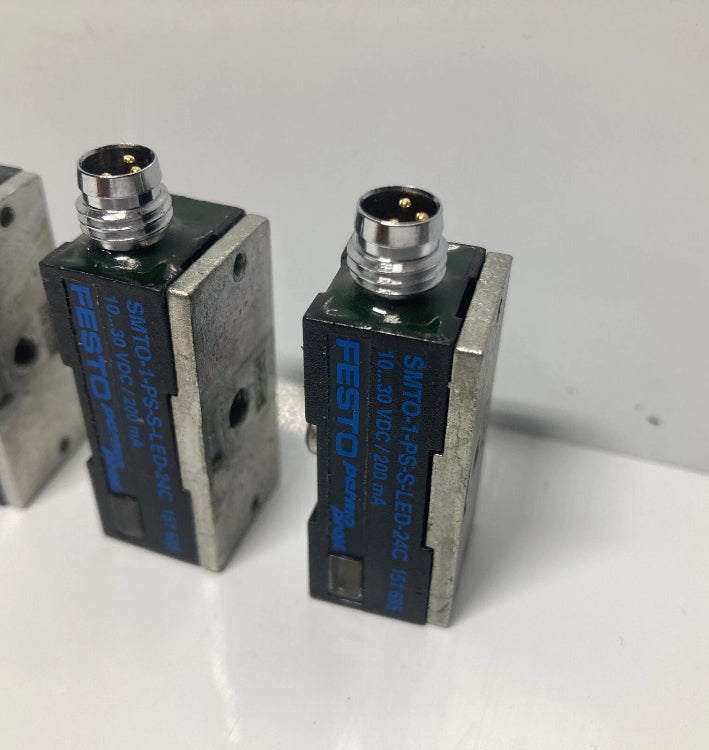 5 Piece. FESTO SMTO-1-PS-S-LED-24-C 151685