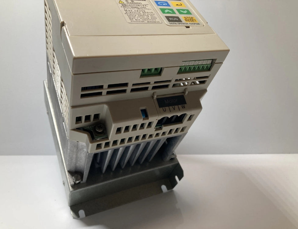 OMRON SYSDRIVE 3G3EV - AB004M-CE INVERTER 200V 0,4KW M-TYPE