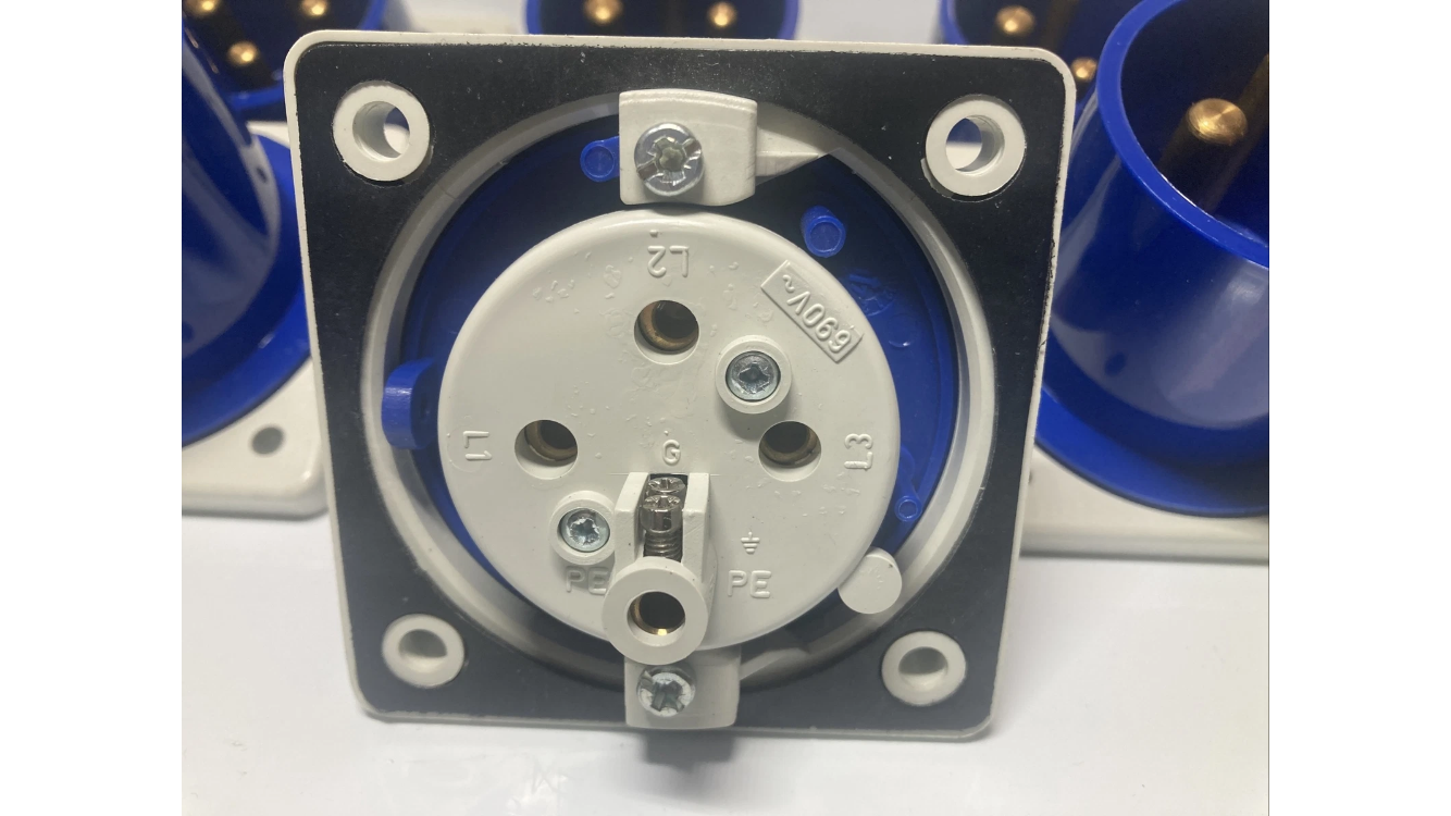 10 pieces.Walther 635409 Pin and Sleeve Inlet 30A/32A 4 Wire 230/250 VAC IP44 CE