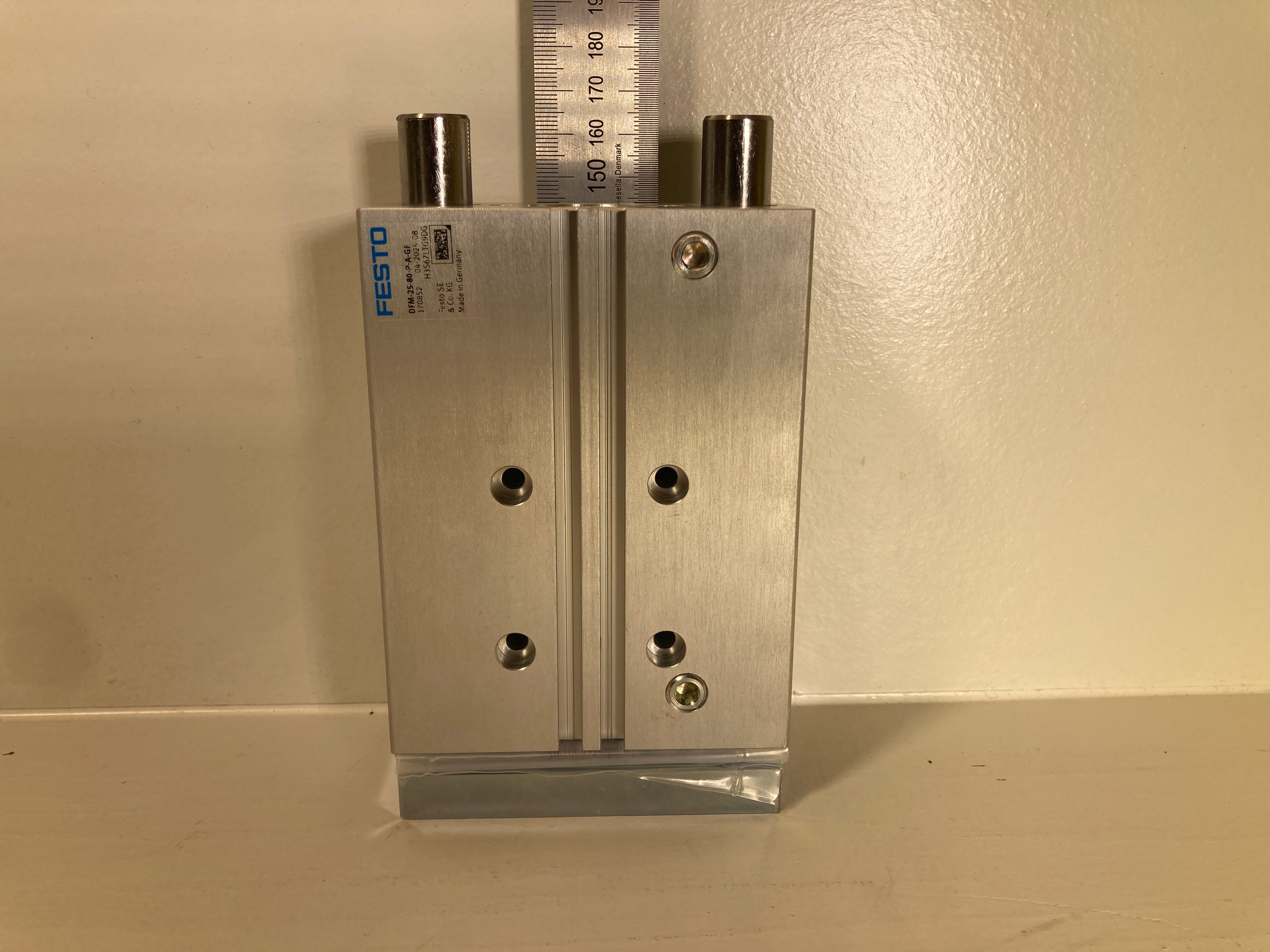 Festo DFM-25-80-P-A-GF guided drive cylinder 25mm bore 80mm stroke pneumatic
