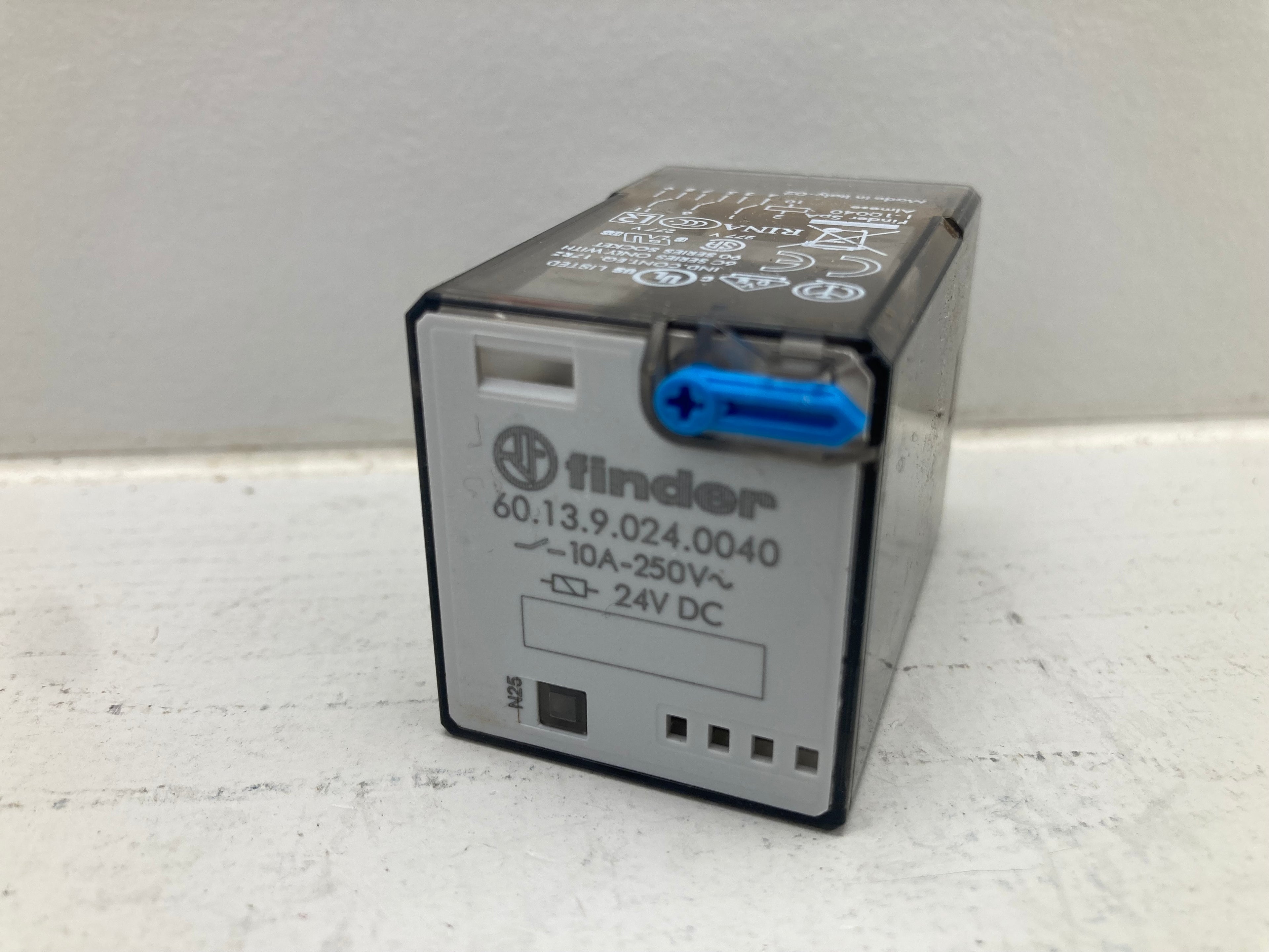 Finder 60.13.9.024.0040 General Purpose Relay 3CO 10A 24V DC - 10 stk. professionelle relæer
