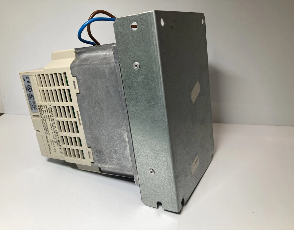 OMRON SYSDRIVE 3G3EV - AB004M-CE INVERTER 200V 0,4KW M-TYPE