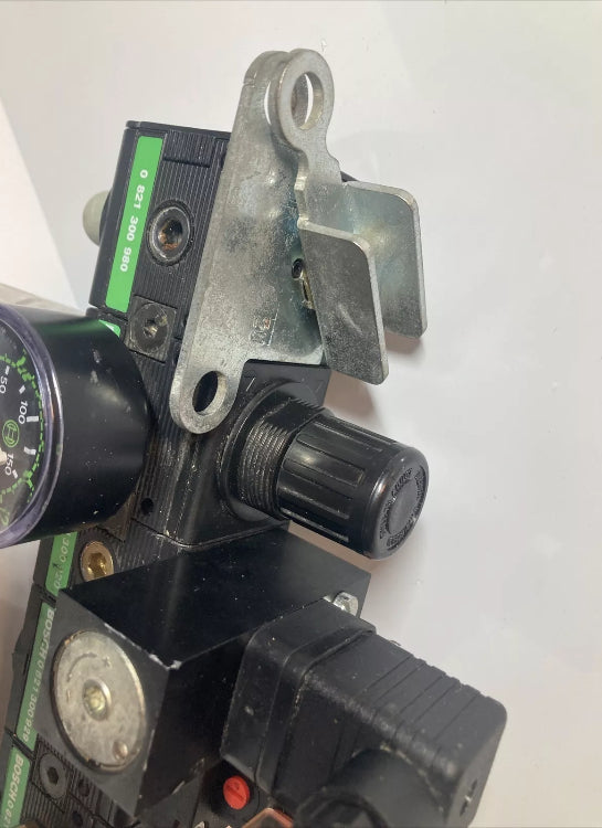 Bosch Pneumatic Control Unit with Valve, Regulator, Switch 0821300301 1827231010