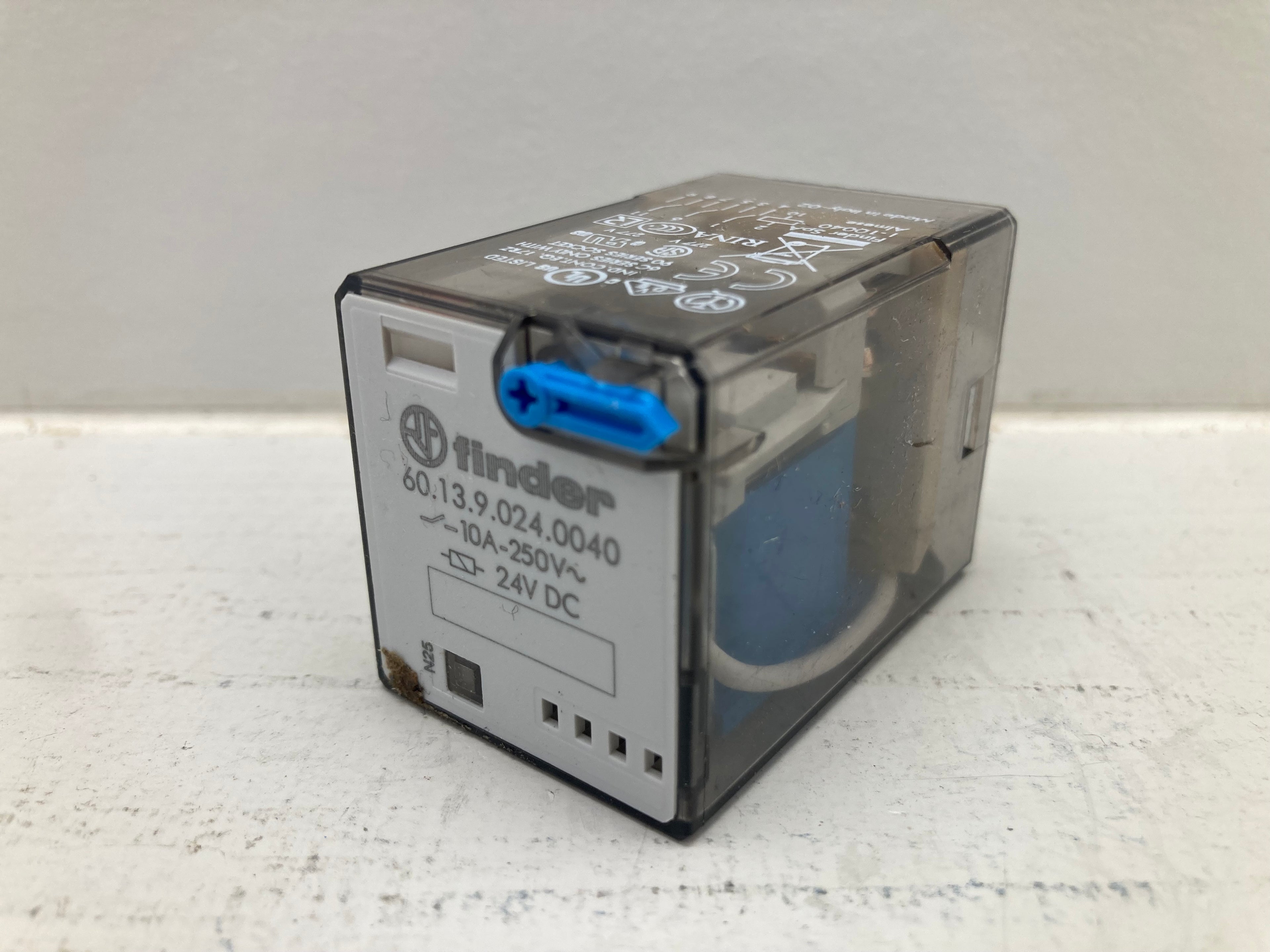Finder 60.13.9.024.0040 General Purpose Relay 3CO 10A 24V DC - 10 stk. professionelle relæer
