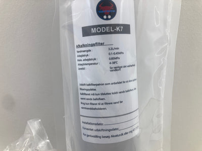 Akvatur MODEL-K7 afkalkningsfilter til koldt vand med blåt ballofixbeslag
