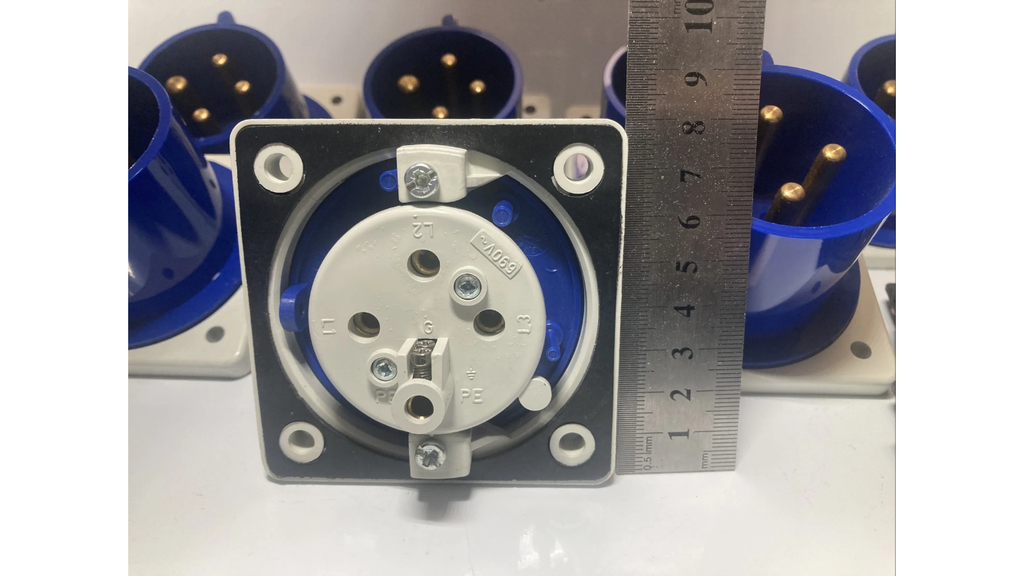 Walther 635409 CEE Pin and Sleeve Inlet 32A 4-Pole 230V IP44 - 10 pcs. (New)