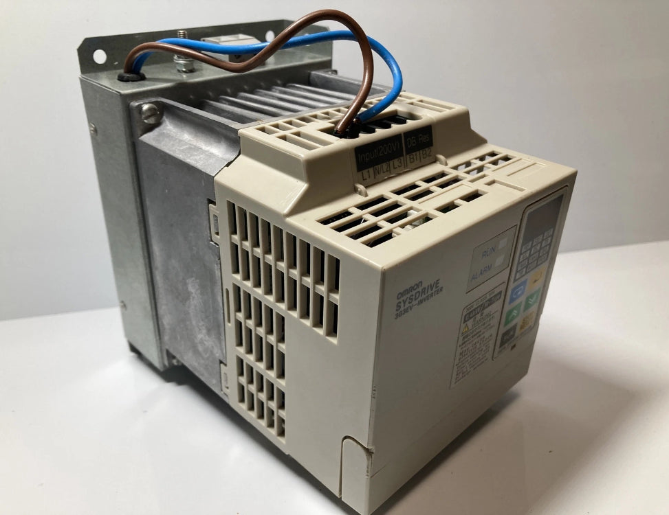 OMRON SYSDRIVE 3G3EV - AB004M-CE INVERTER 200V 0,4KW M-TYPE