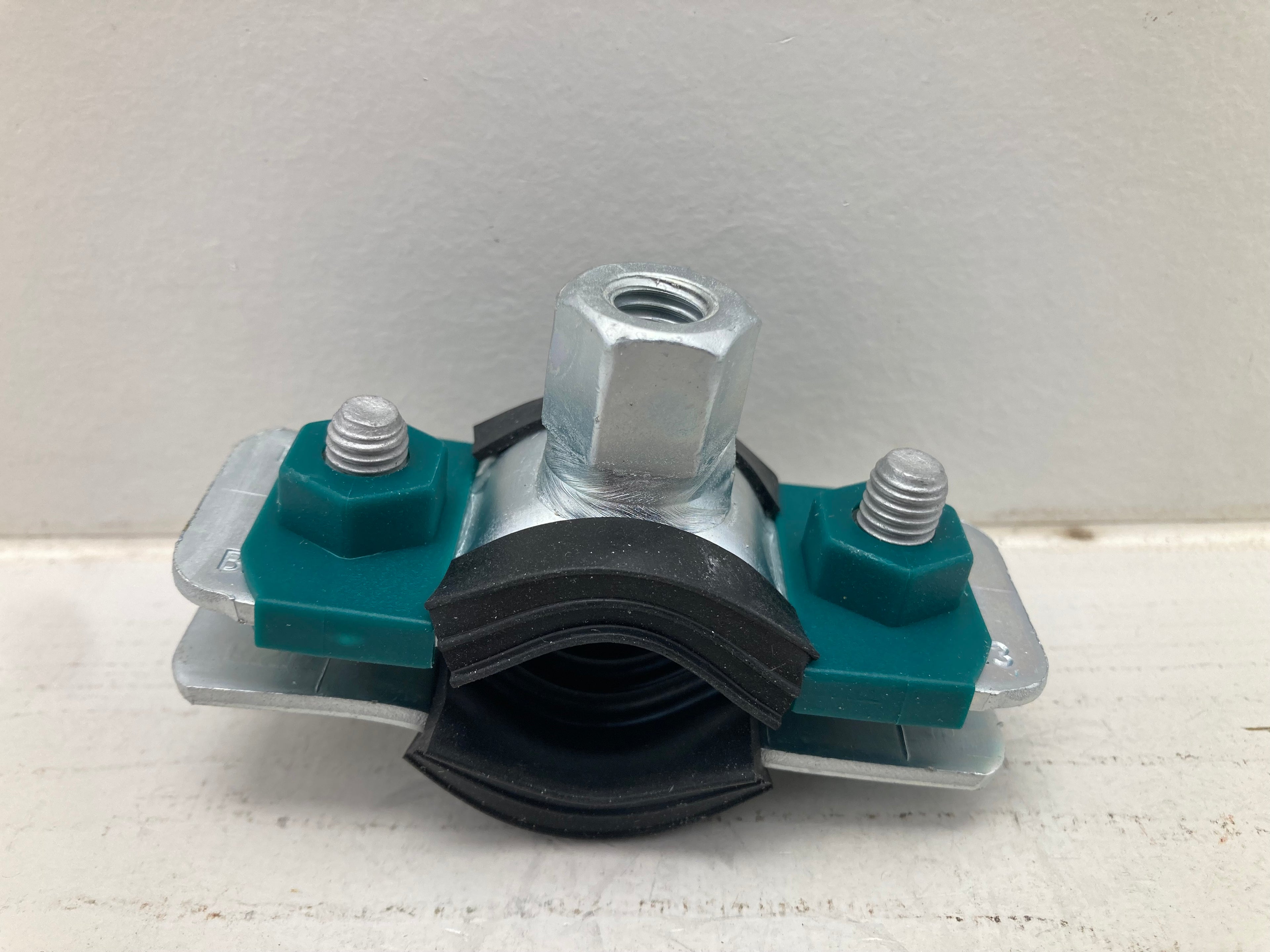 Walraven BIS HD1501 pipe clamp with EPDM rubber for 19-23mm pipes M8/10 thread galvanized steel green bracket
