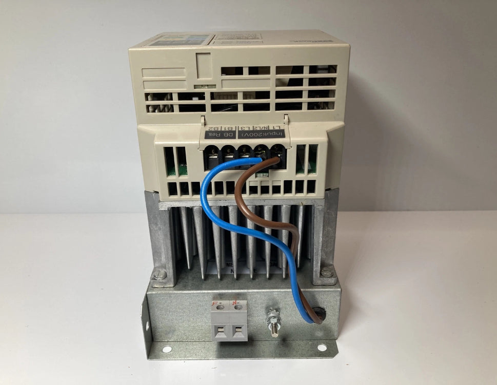 OMRON SYSDRIVE 3G3EV - AB004M-CE INVERTER 200V 0,4KW M-TYPE