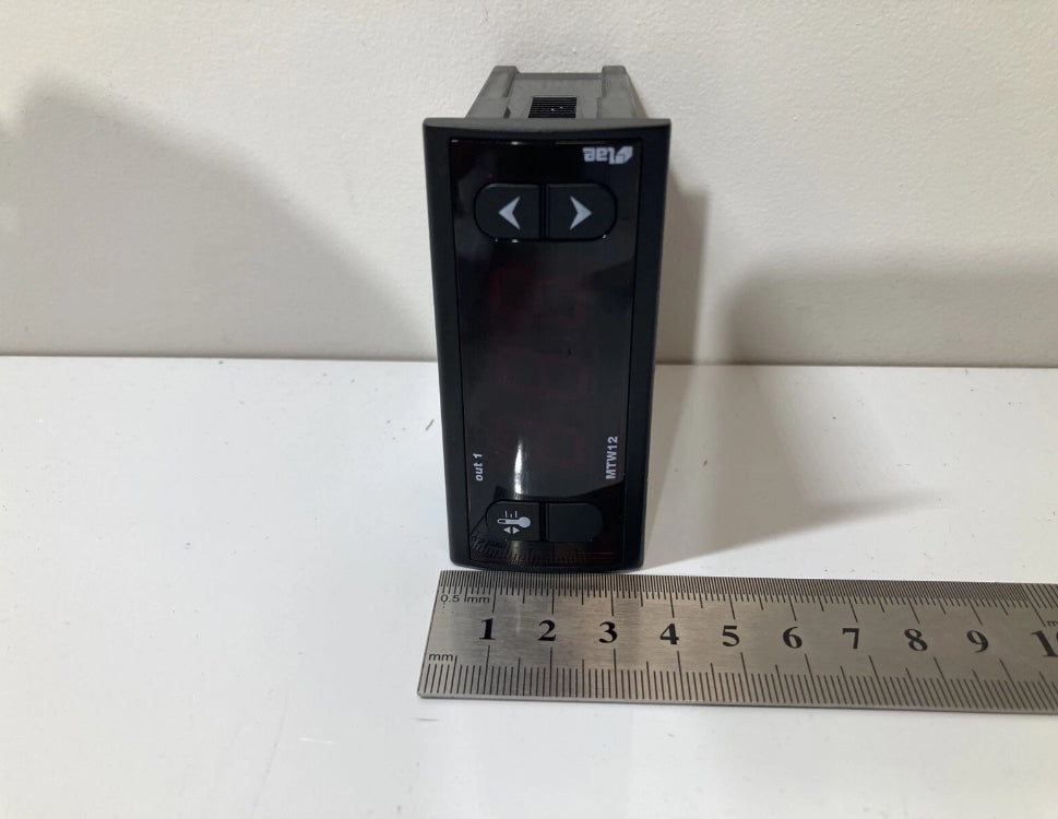 LAE MTW12P3FD temperature control unit pwr 12Vdc -100 - 800deg c Fast Shipping.