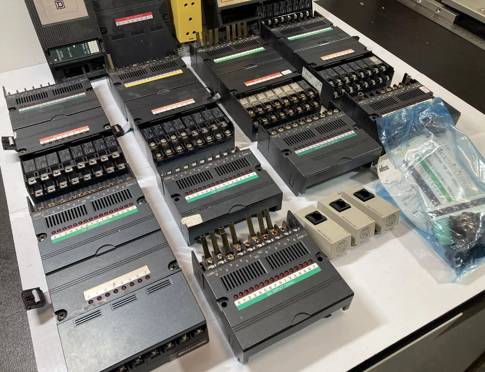 Idec IZUMI Corp FA-2J CPU PFJ-N161U FA-1(Lot of Untested parts)Read the descrip.