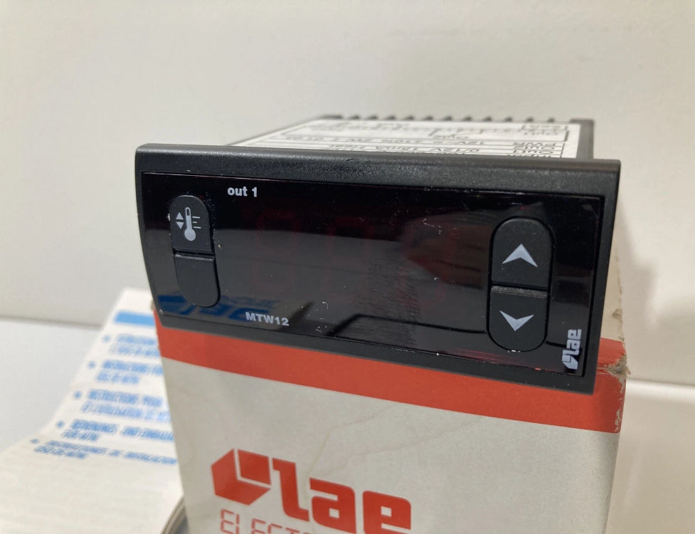 LAE MTW12P3FD temperature control unit pwr 12Vdc -100 - 800deg c Fast Shipping.
