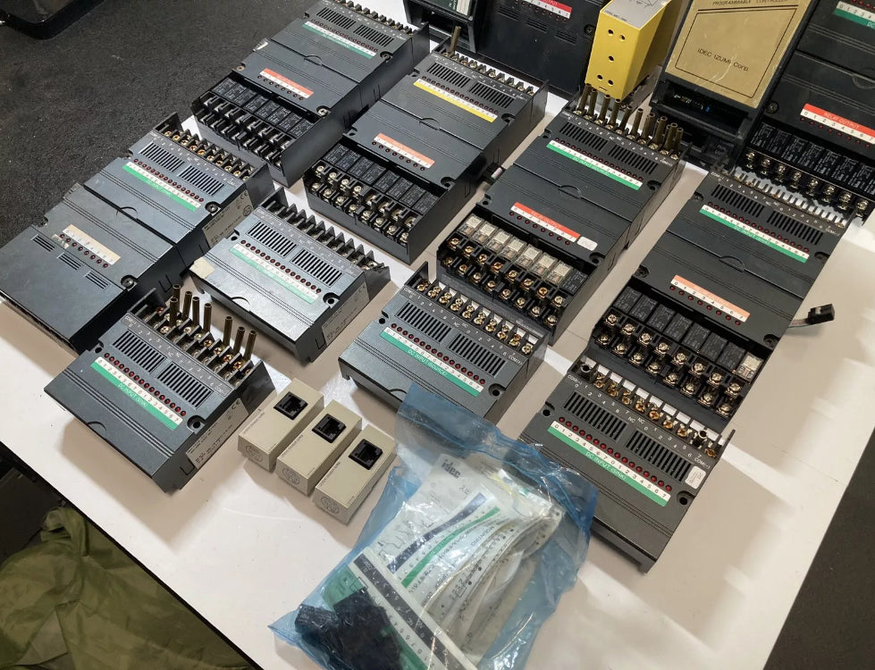 Idec IZUMI Corp FA-2J CPU PFJ-N161U FA-1(Lot of Untested parts)Read the descrip.