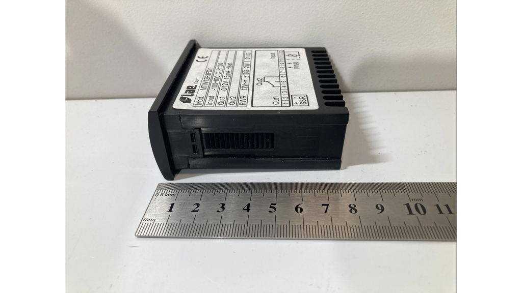 LAE MTW12P3FD temperature control unit pwr 12Vdc -100 - 800deg c Fast Shipping.