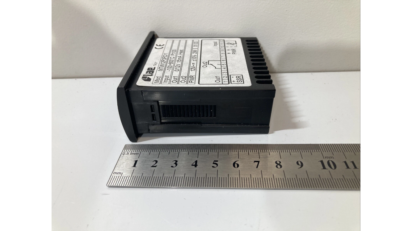LAE MTW12P3FD temperature control unit pwr 12Vdc -100 - 800deg c Fast Shipping.