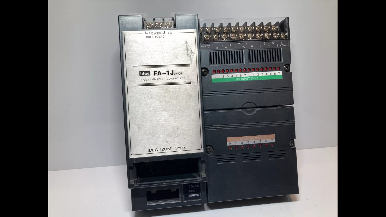 IDEC IZUMI FA-1 Junior PLC PFJ-CR1E kompakt system
