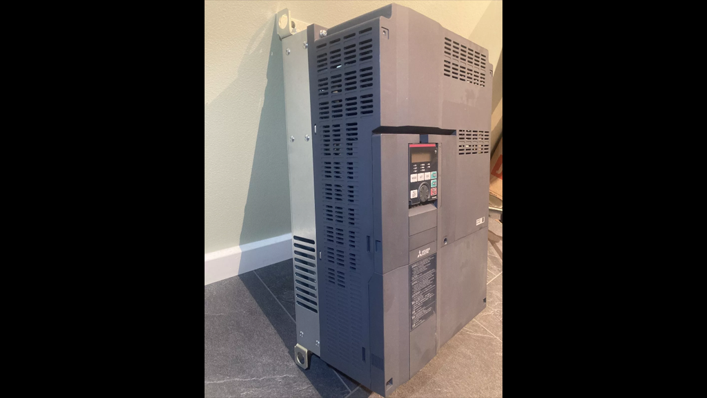 Mitsubishi FR-AF840-00770-60 frekvensomformer 77kW 400V til industrielle motorer
