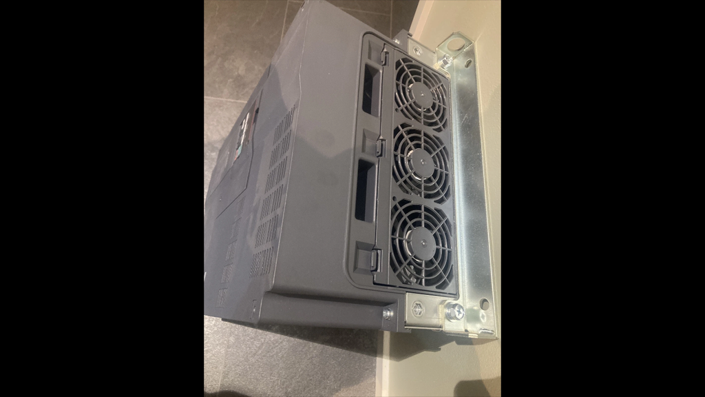 Mitsubishi FR-AF840-00770-60 frekvensomformer 77kW 400V til industrielle motorer
