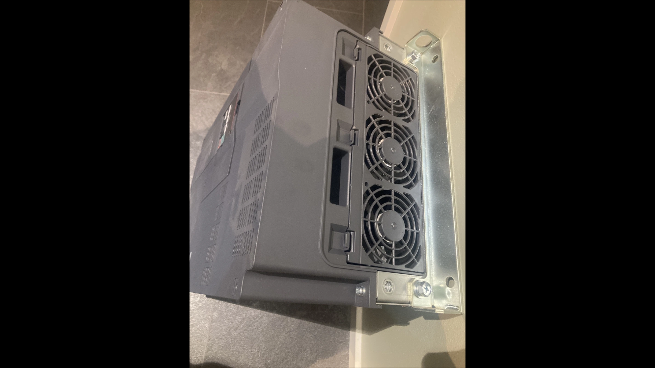 Mitsubishi FR-AF840-00770-60 frekvensomformer 77kW 400V til industrielle motorer
