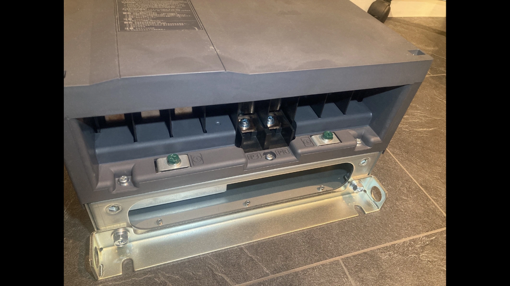Mitsubishi FR-AF840-00770-60 frekvensomformer 77kW 400V til industrielle motorer
